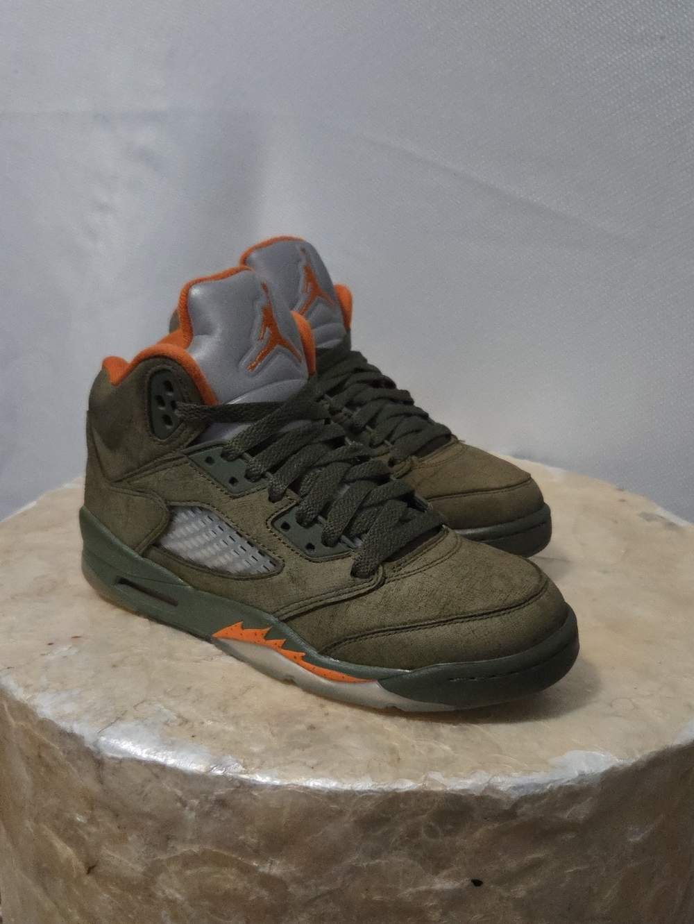 Nike Air Jordan 5 Retro 'Olive'  size 6Y